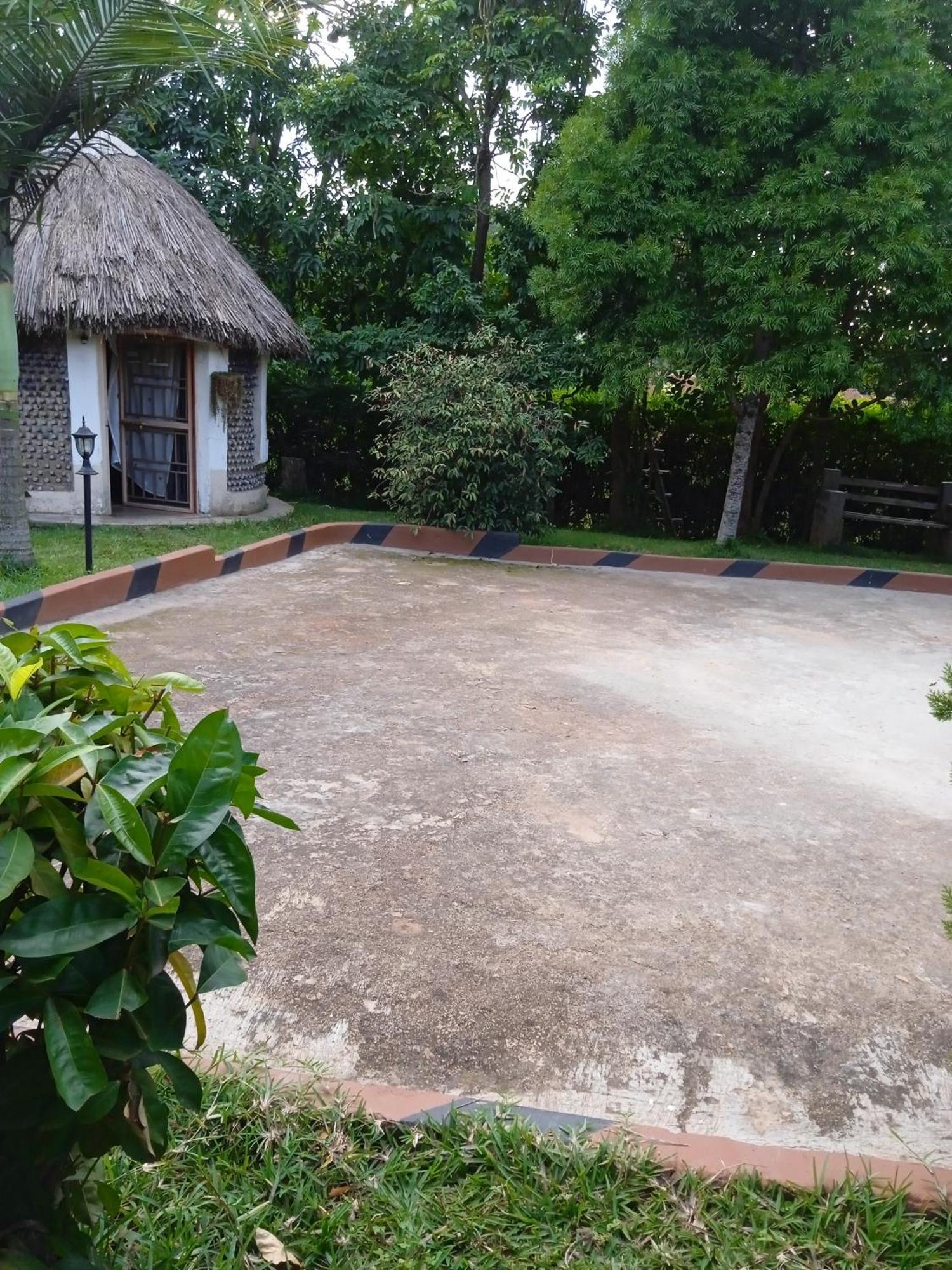 Plastic Bottles House Entebbe Exterior photo