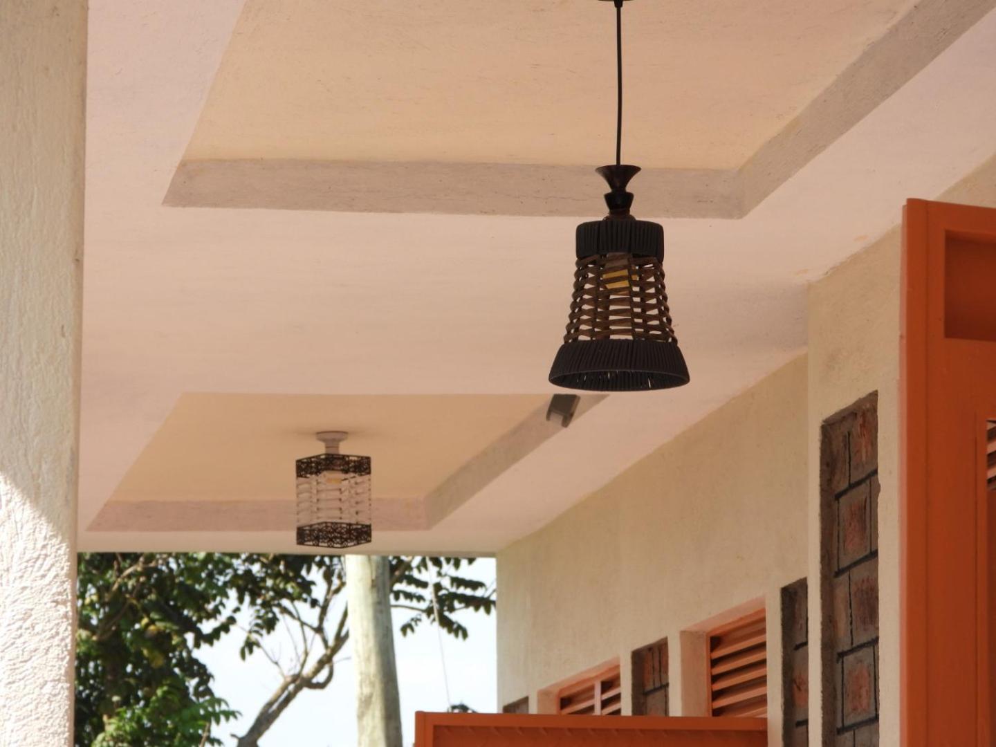 Plastic Bottles House Entebbe Exterior photo