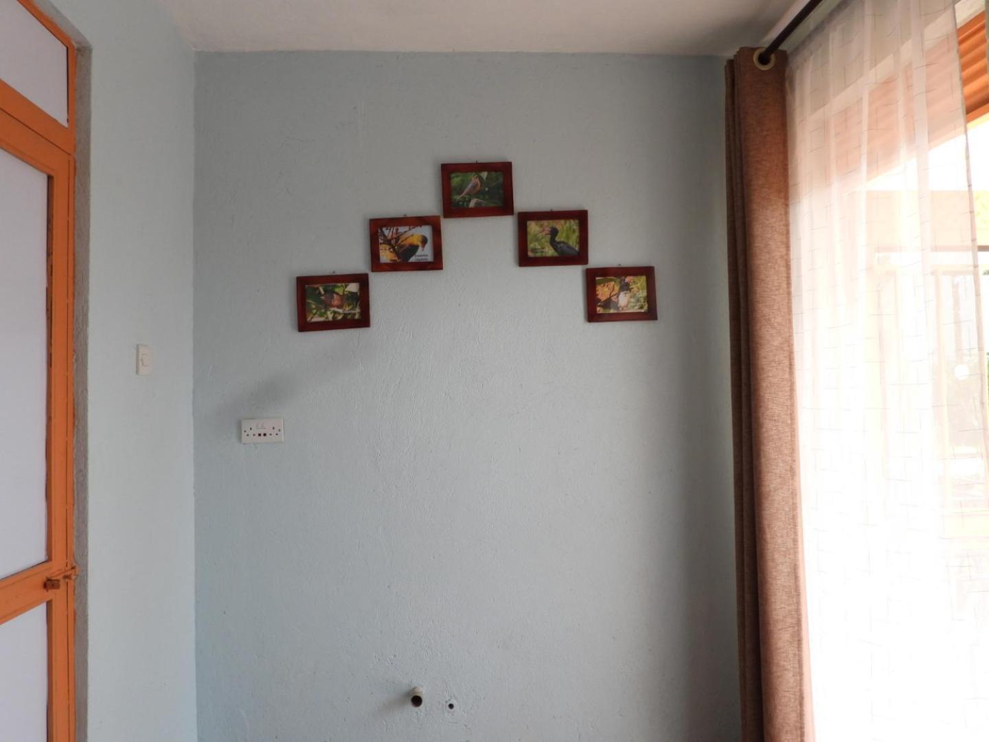 Plastic Bottles House Entebbe Exterior photo