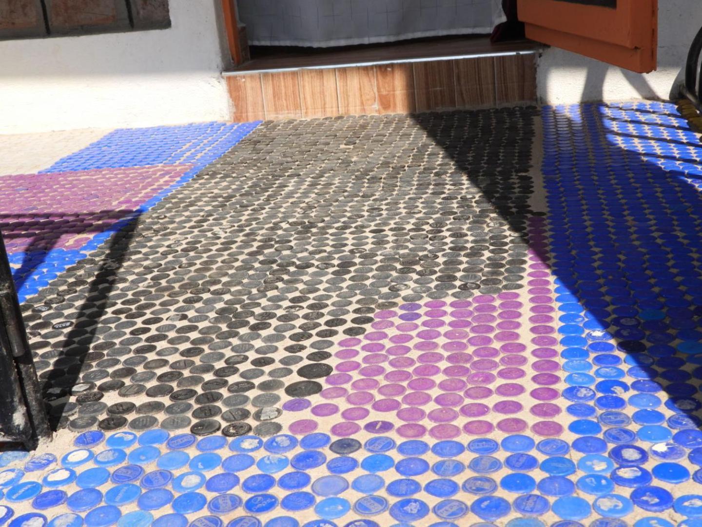 Plastic Bottles House Entebbe Exterior photo