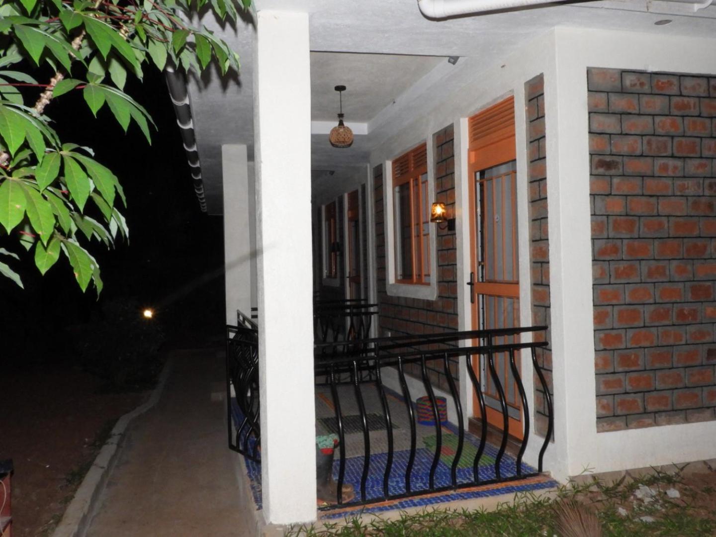 Plastic Bottles House Entebbe Exterior photo
