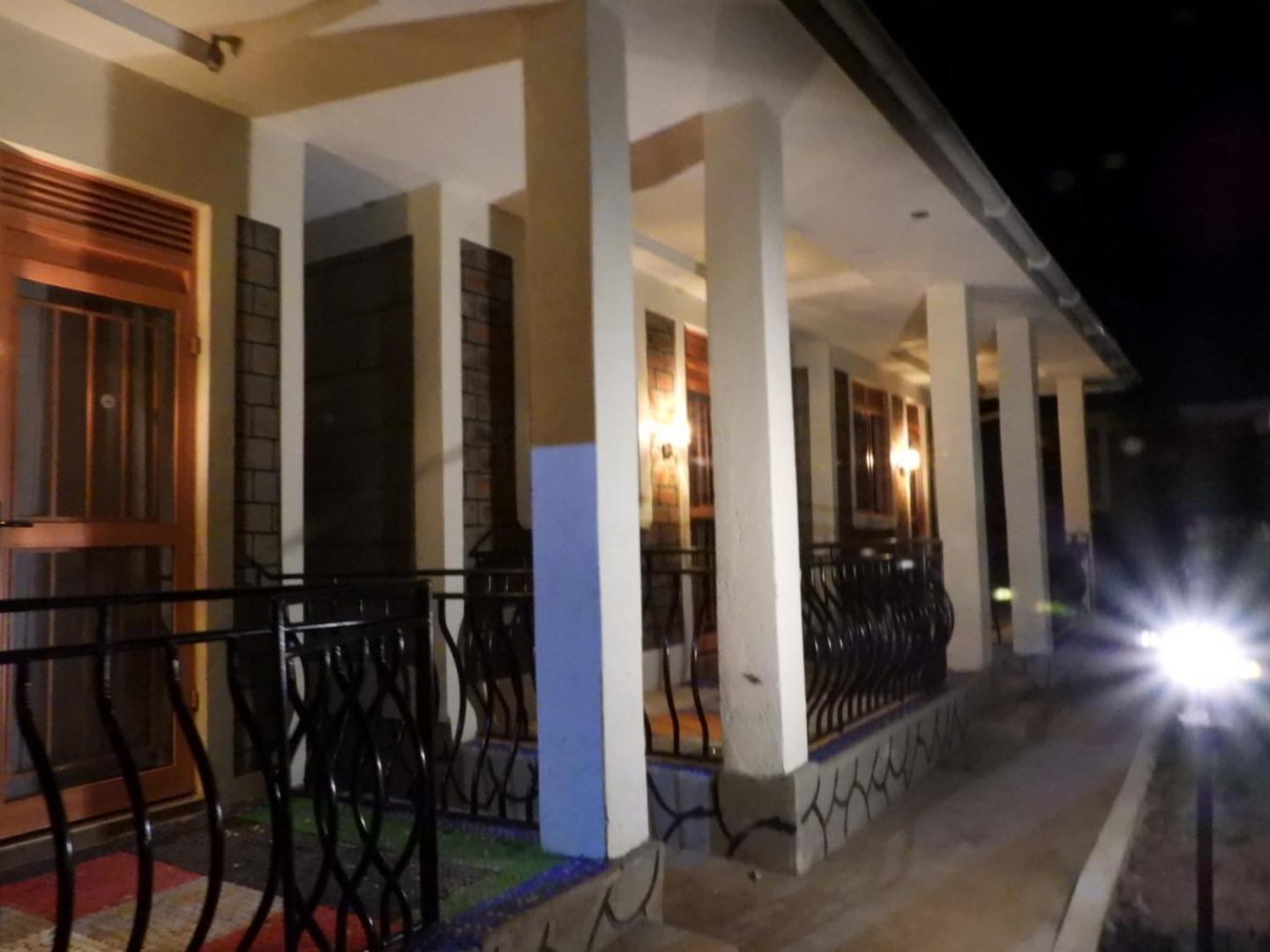 Plastic Bottles House Entebbe Exterior photo