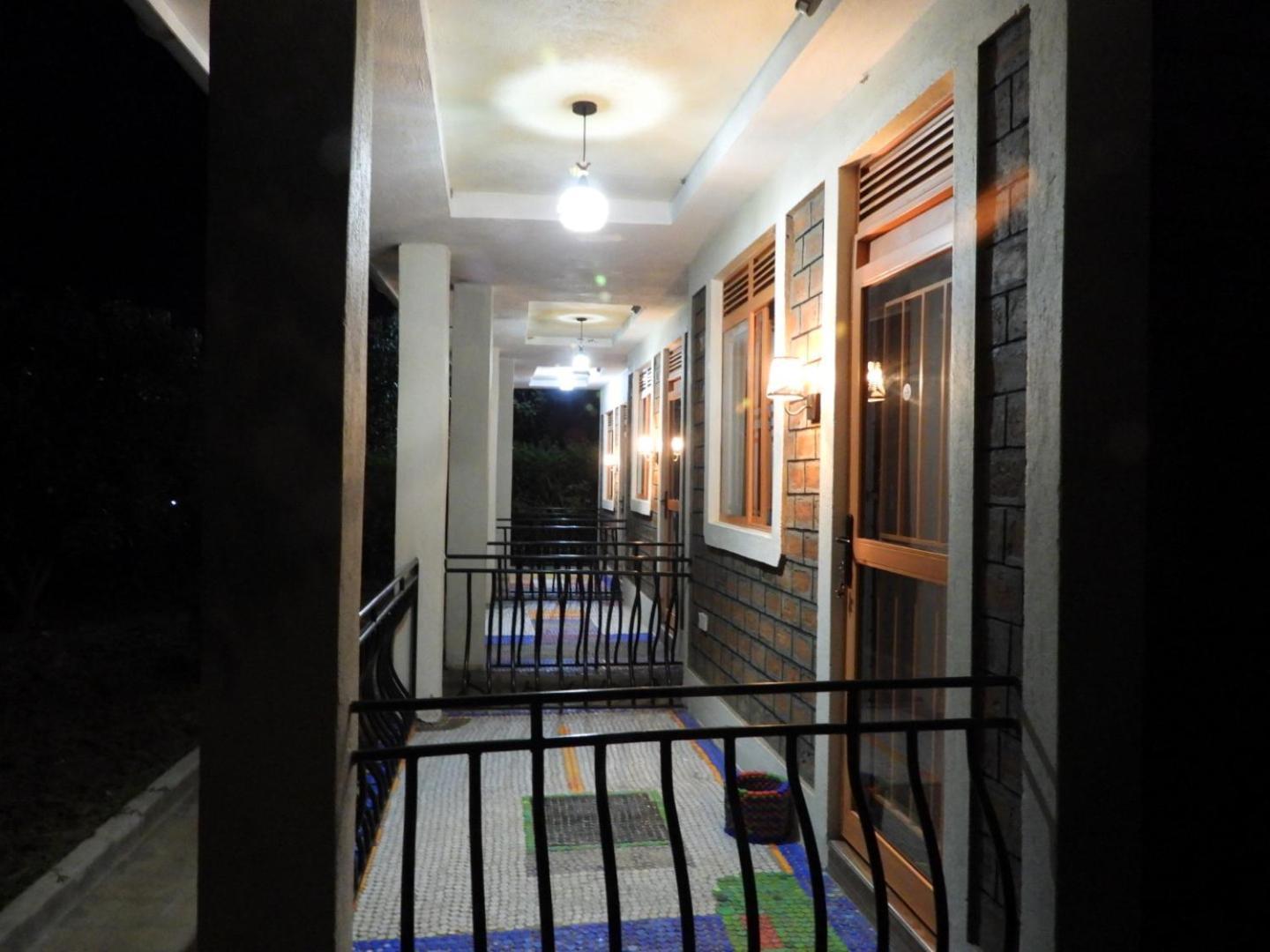 Plastic Bottles House Entebbe Exterior photo